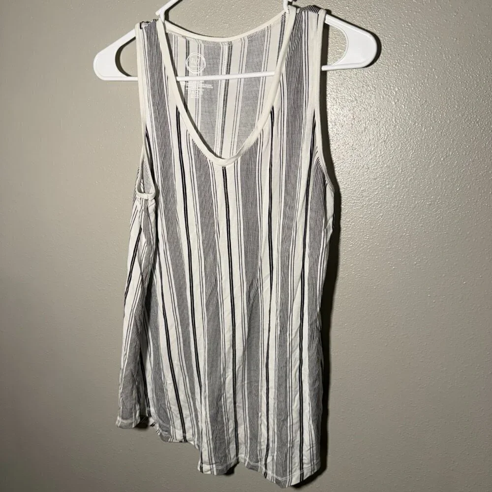 Maurices 24/7 white & black vertical striped tank